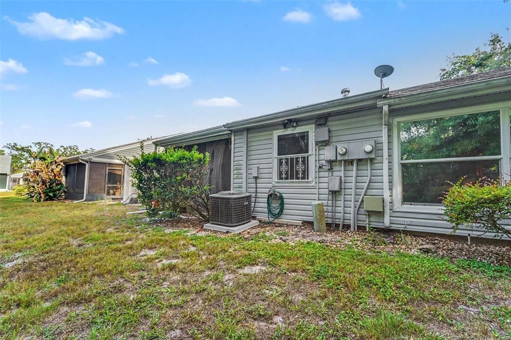 For Sale: $195,000 (2 beds, 2 baths, 888 Square Feet)