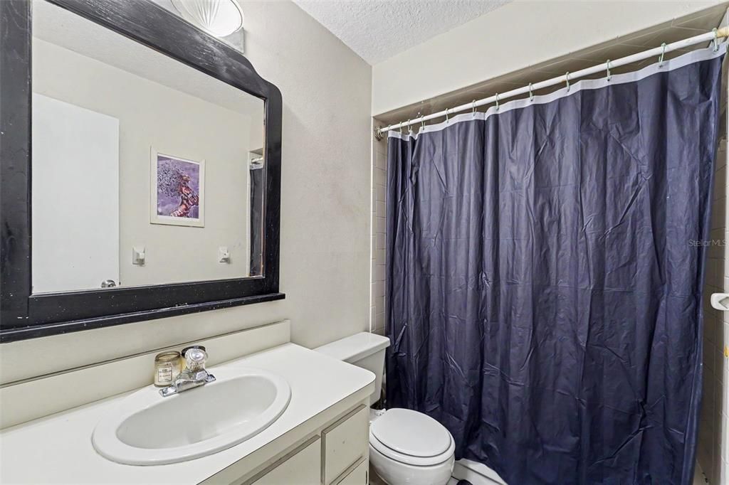 For Sale: $195,000 (2 beds, 2 baths, 888 Square Feet)