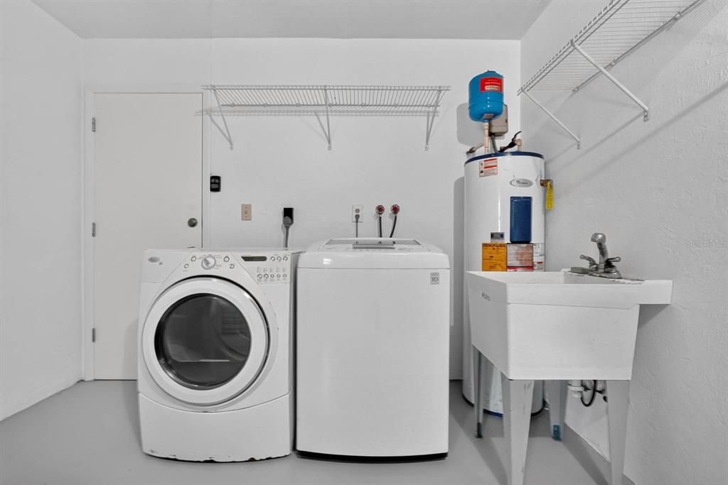 На продажу: $339,995 (3 спален, 2 ванн, 1301 Квадратных фут)