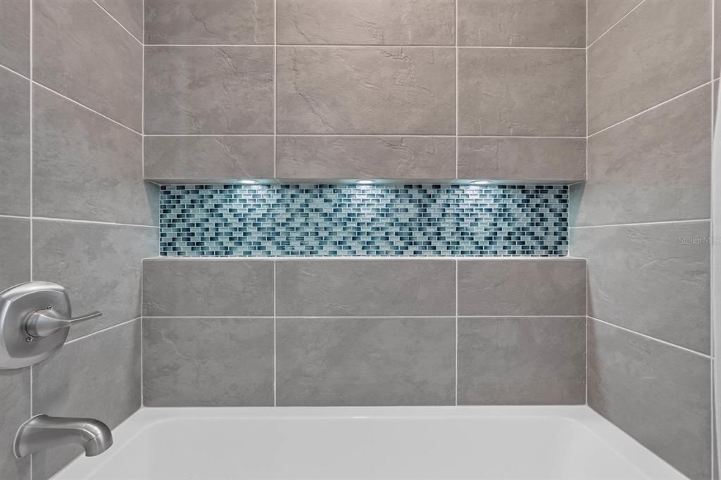 На продажу: $339,995 (3 спален, 2 ванн, 1301 Квадратных фут)
