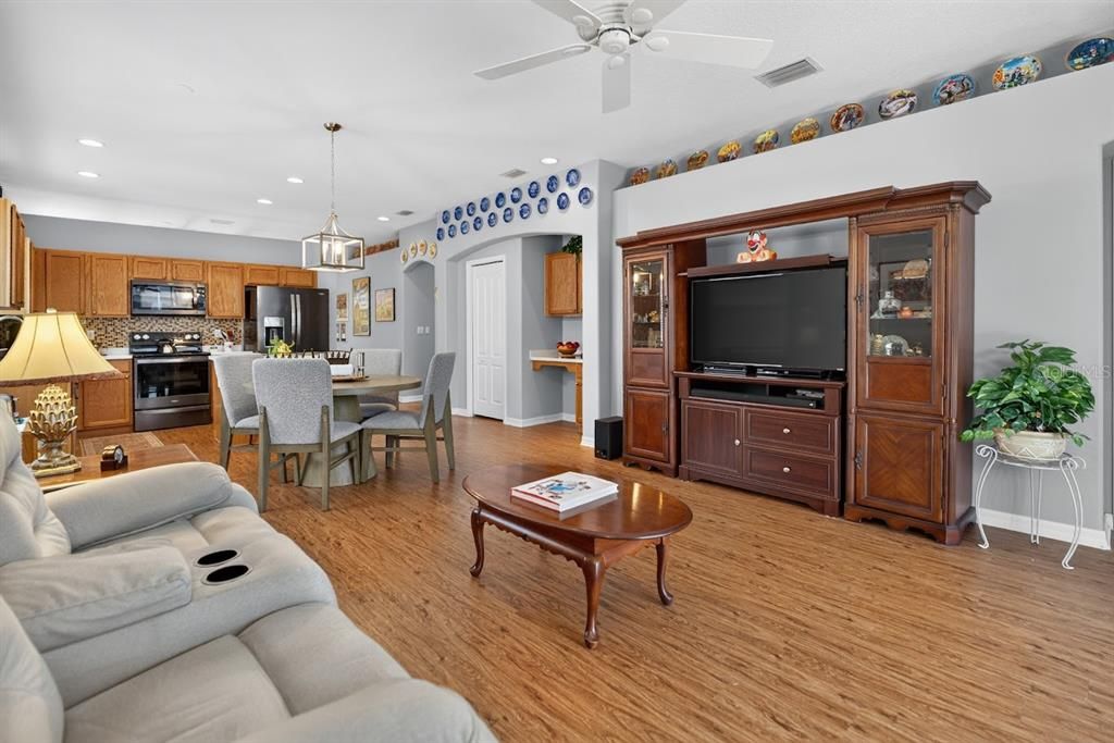 For Sale: $479,000 (3 beds, 2 baths, 2137 Square Feet)