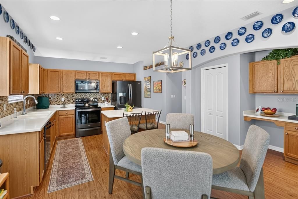 For Sale: $479,000 (3 beds, 2 baths, 2137 Square Feet)