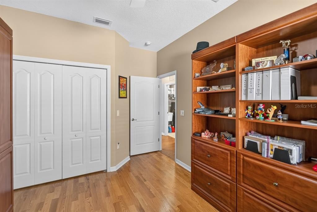 For Sale: $479,000 (3 beds, 2 baths, 2137 Square Feet)