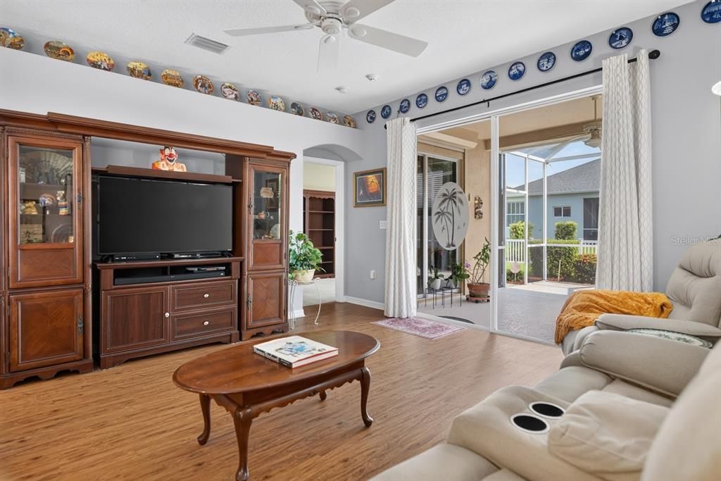 For Sale: $479,000 (3 beds, 2 baths, 2137 Square Feet)
