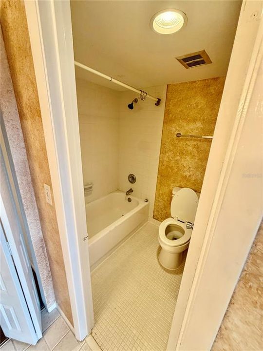На продажу: $139,900 (2 спален, 2 ванн, 940 Квадратных фут)