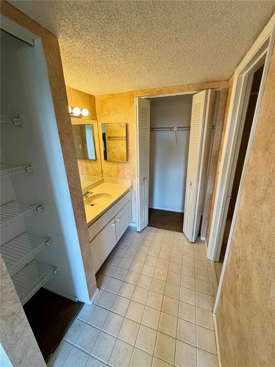 На продажу: $139,900 (2 спален, 2 ванн, 940 Квадратных фут)