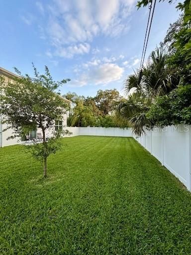 На продажу: $549,999 (4 спален, 2 ванн, 1868 Квадратных фут)