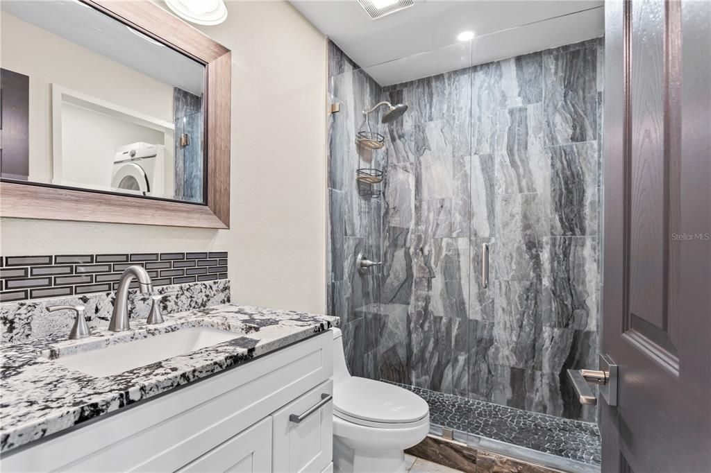 На продажу: $199,900 (2 спален, 1 ванн, 964 Квадратных фут)
