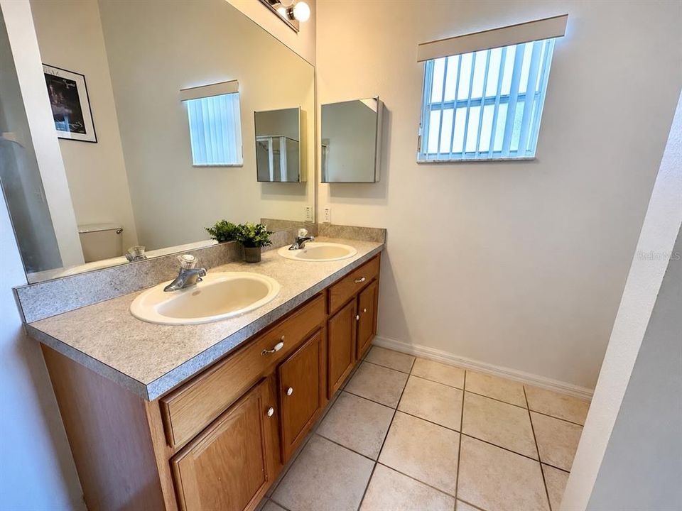 En Venta: $315,000 (3 camas, 2 baños, 1374 Pies cuadrados)