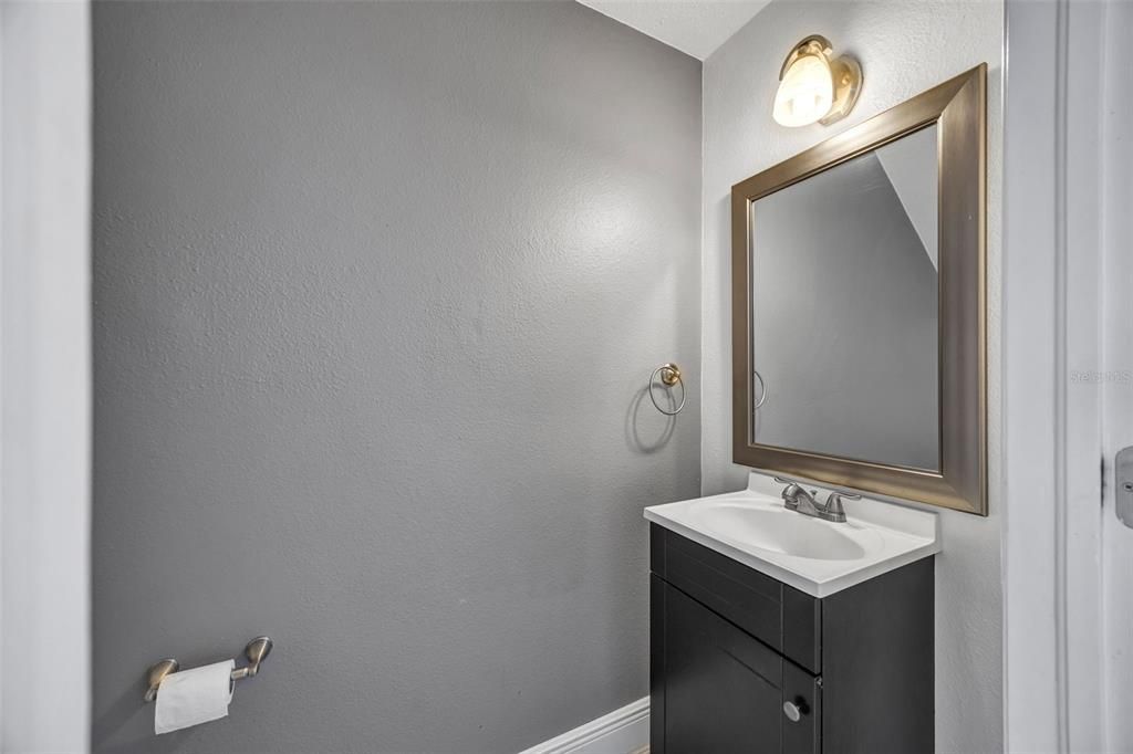 For Rent: $2,200 (2 beds, 1 baths, 1184 Square Feet)