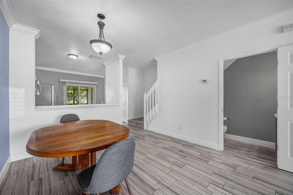 For Rent: $2,200 (2 beds, 1 baths, 1184 Square Feet)