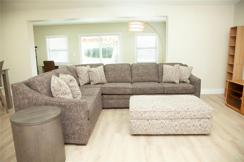 For Sale: $379,000 (3 beds, 2 baths, 1602 Square Feet)