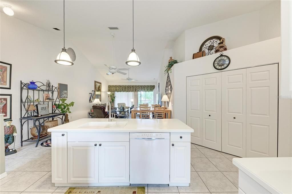 For Sale: $275,000 (2 beds, 2 baths, 1346 Square Feet)