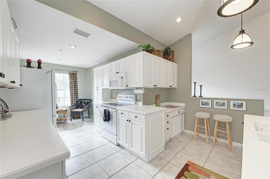 For Sale: $275,000 (2 beds, 2 baths, 1346 Square Feet)