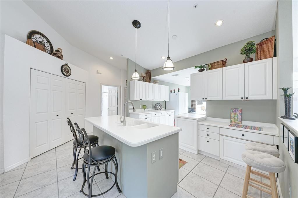 For Sale: $275,000 (2 beds, 2 baths, 1346 Square Feet)