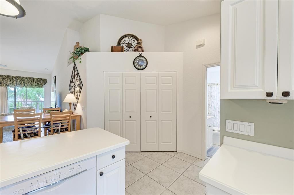 For Sale: $275,000 (2 beds, 2 baths, 1346 Square Feet)
