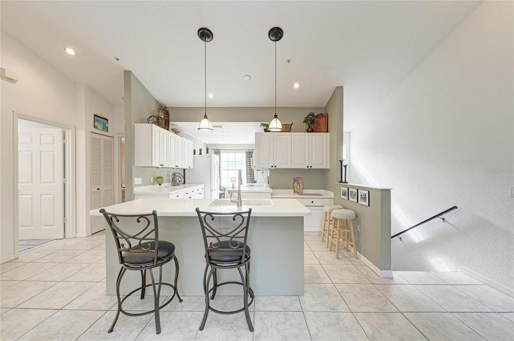 For Sale: $275,000 (2 beds, 2 baths, 1346 Square Feet)