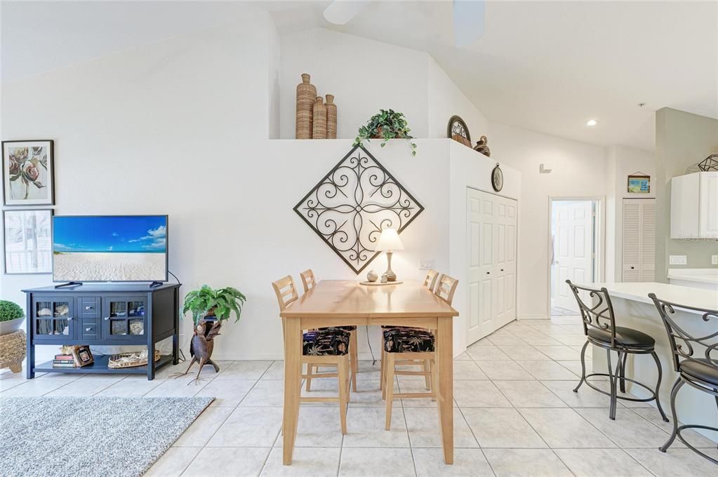 For Sale: $275,000 (2 beds, 2 baths, 1346 Square Feet)