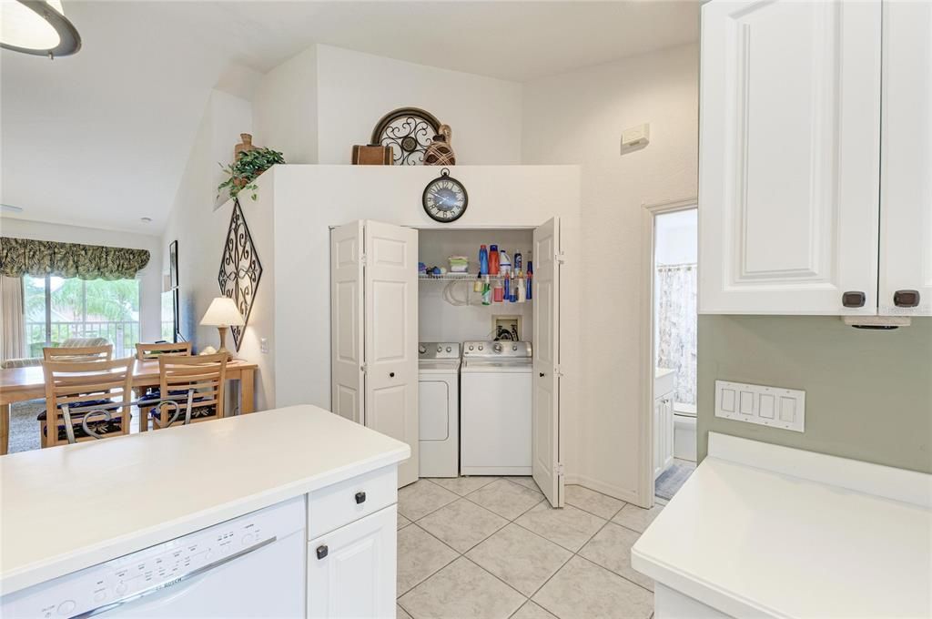 For Sale: $275,000 (2 beds, 2 baths, 1346 Square Feet)