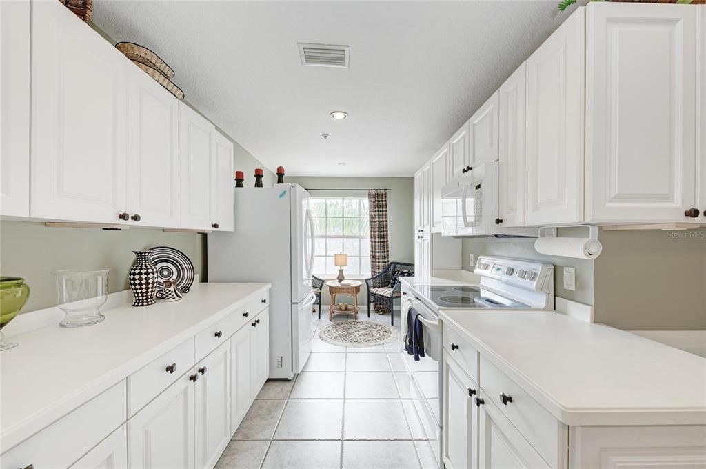 For Sale: $275,000 (2 beds, 2 baths, 1346 Square Feet)