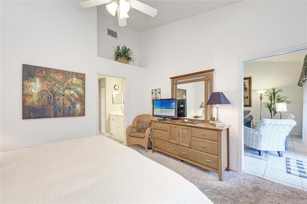 For Sale: $275,000 (2 beds, 2 baths, 1346 Square Feet)