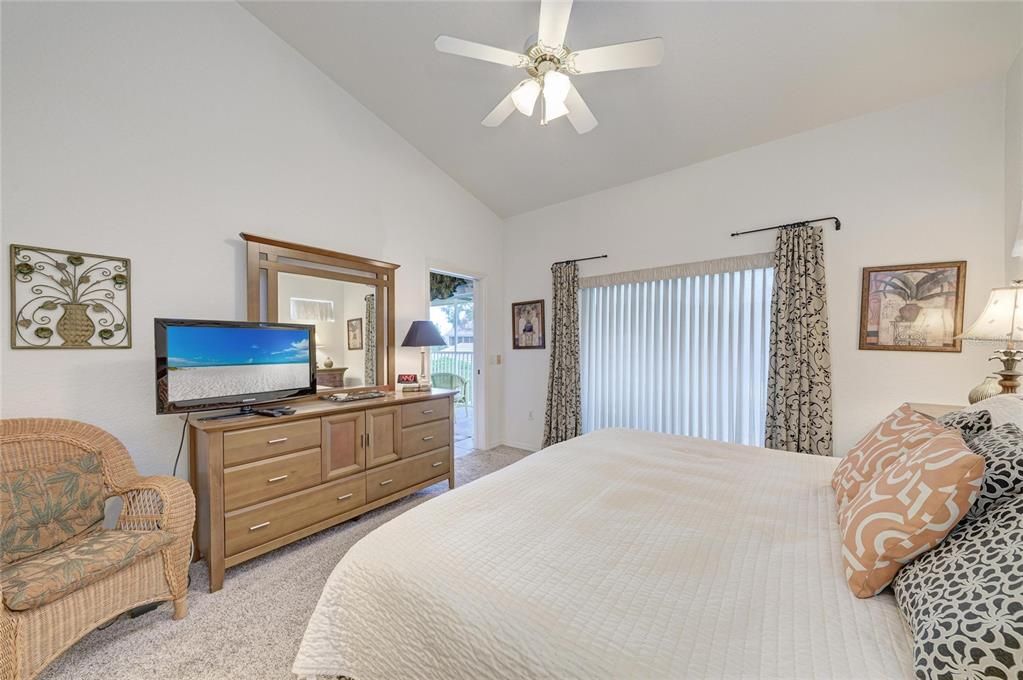 For Sale: $275,000 (2 beds, 2 baths, 1346 Square Feet)