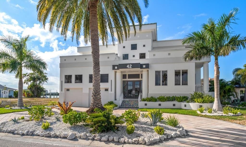 For Sale: $3,295,000 (4 beds, 3 baths, 4944 Square Feet)
