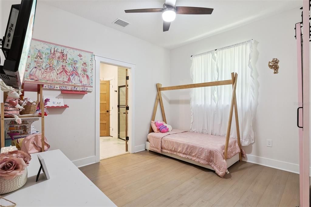 For Sale: $475,000 (4 beds, 3 baths, 2356 Square Feet)
