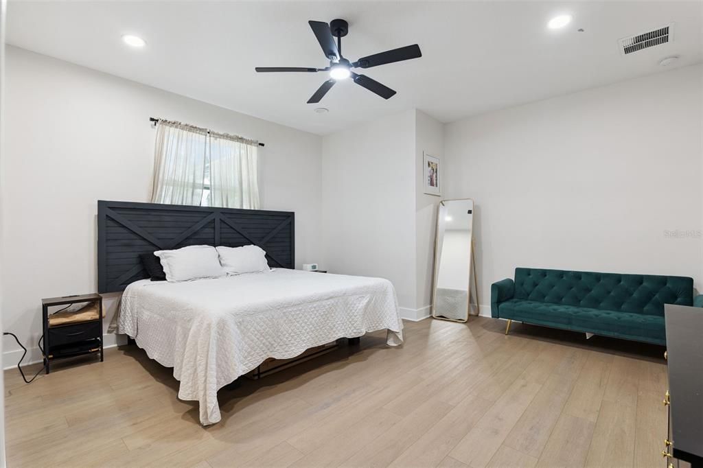 For Sale: $475,000 (4 beds, 3 baths, 2356 Square Feet)