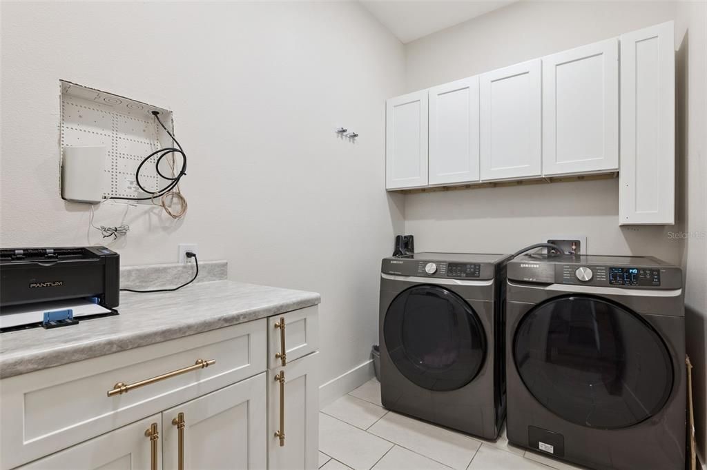 For Sale: $475,000 (4 beds, 3 baths, 2356 Square Feet)