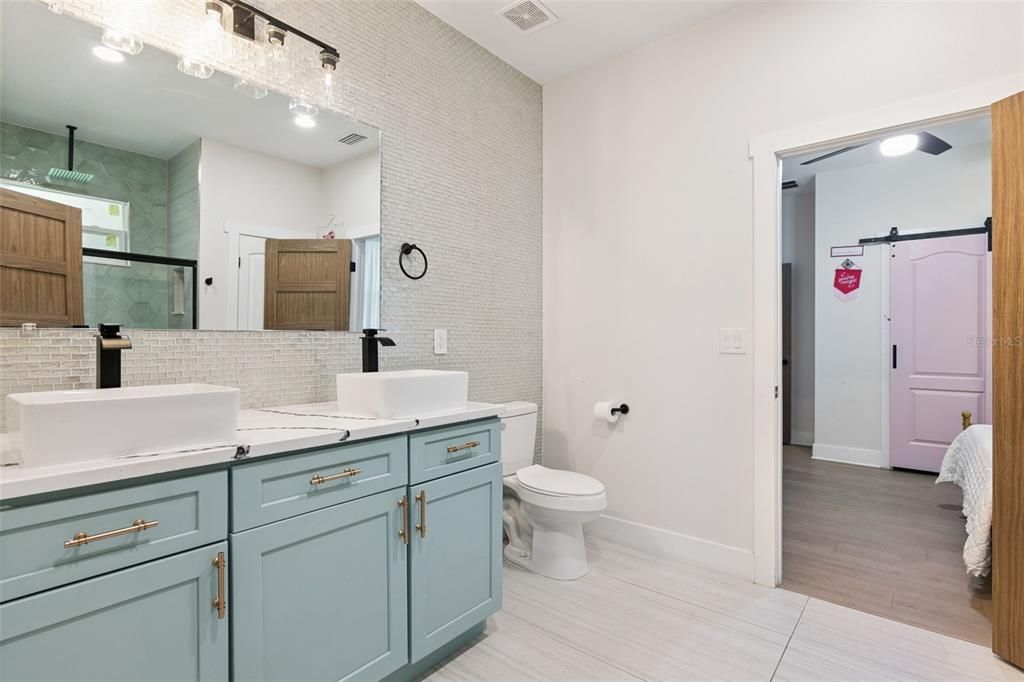 For Sale: $475,000 (4 beds, 3 baths, 2356 Square Feet)