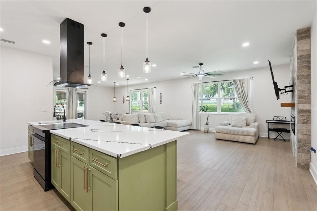 For Sale: $475,000 (4 beds, 3 baths, 2356 Square Feet)