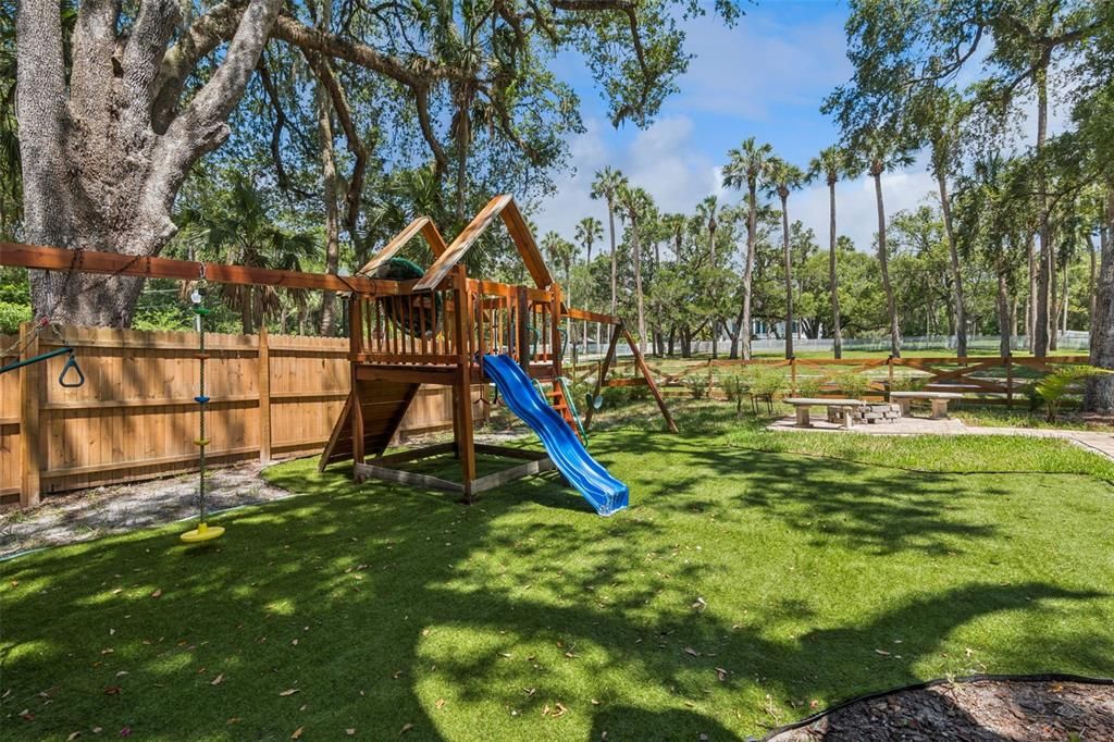 For Sale: $475,000 (4 beds, 3 baths, 2356 Square Feet)