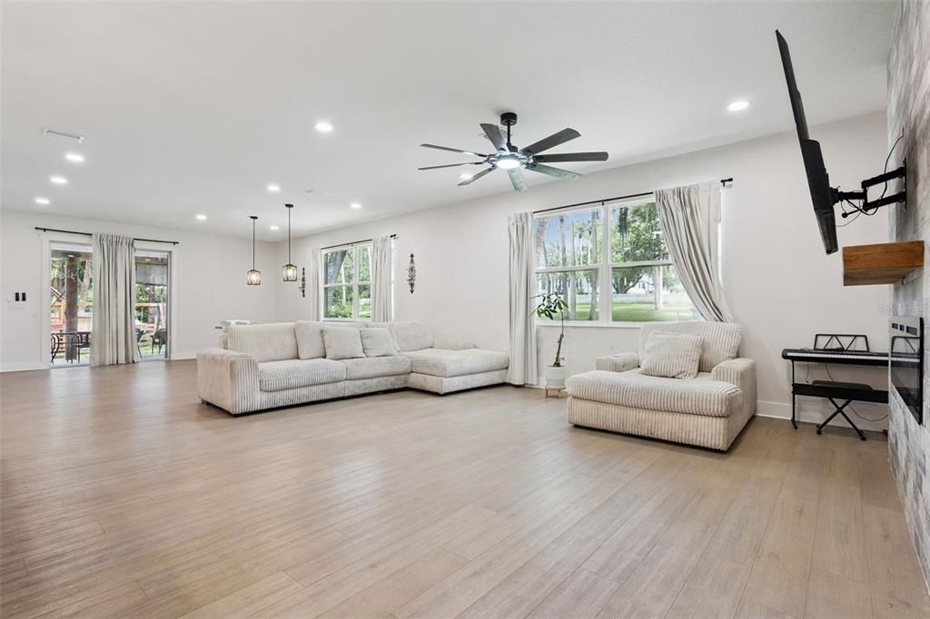 For Sale: $475,000 (4 beds, 3 baths, 2356 Square Feet)