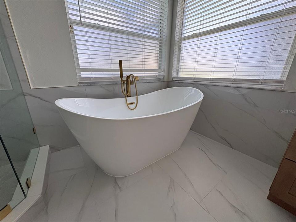 В аренду: $3,200 (4 спален, 2 ванн, 2073 Квадратных фут)