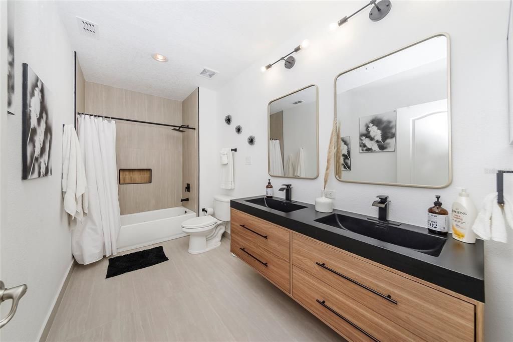 На продажу: $499,999 (5 спален, 5 ванн, 3156 Квадратных фут)