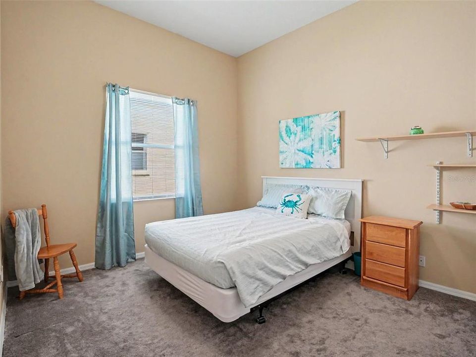 Activo con contrato: $550,000 (4 camas, 3 baños, 2571 Pies cuadrados)