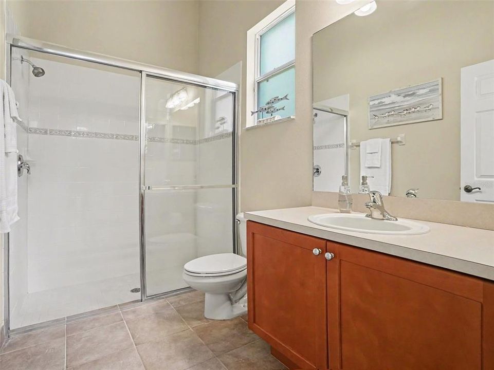 Activo con contrato: $550,000 (4 camas, 3 baños, 2571 Pies cuadrados)