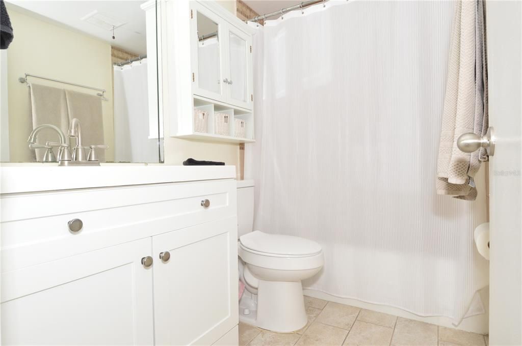 For Rent: $2,000 (1 beds, 1 baths, 747 Square Feet)