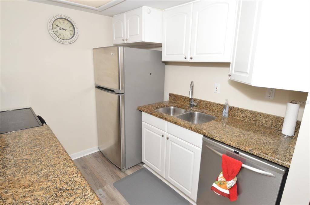 For Rent: $2,000 (1 beds, 1 baths, 747 Square Feet)