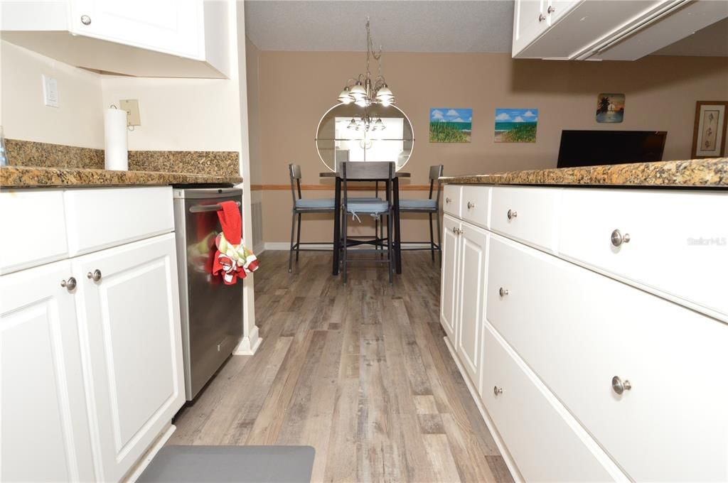 For Rent: $2,000 (1 beds, 1 baths, 747 Square Feet)