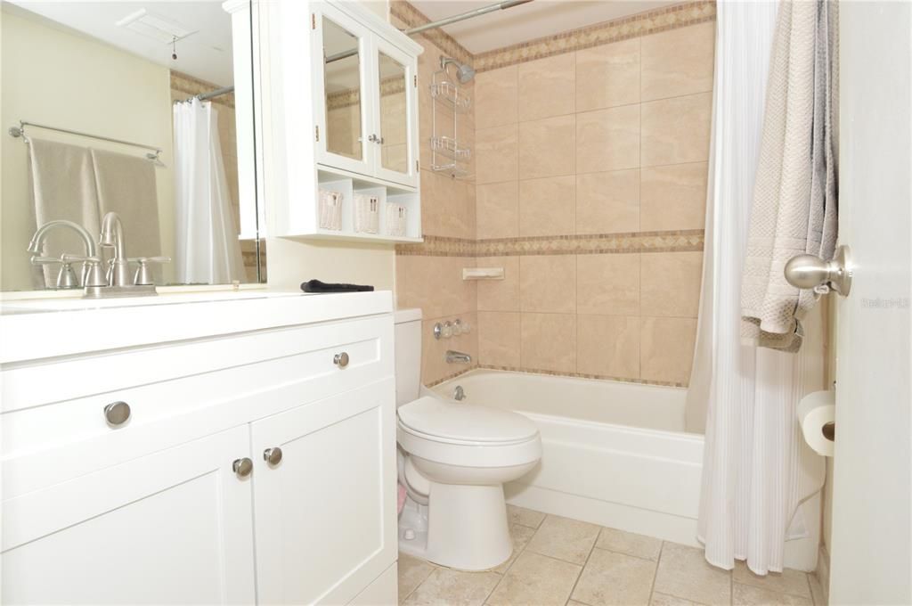 For Rent: $2,000 (1 beds, 1 baths, 747 Square Feet)