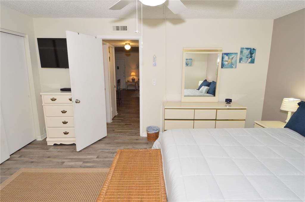 For Rent: $2,000 (1 beds, 1 baths, 747 Square Feet)