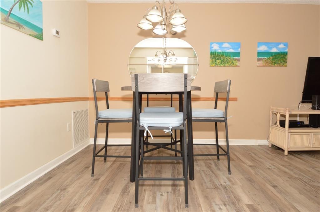 For Rent: $2,000 (1 beds, 1 baths, 747 Square Feet)