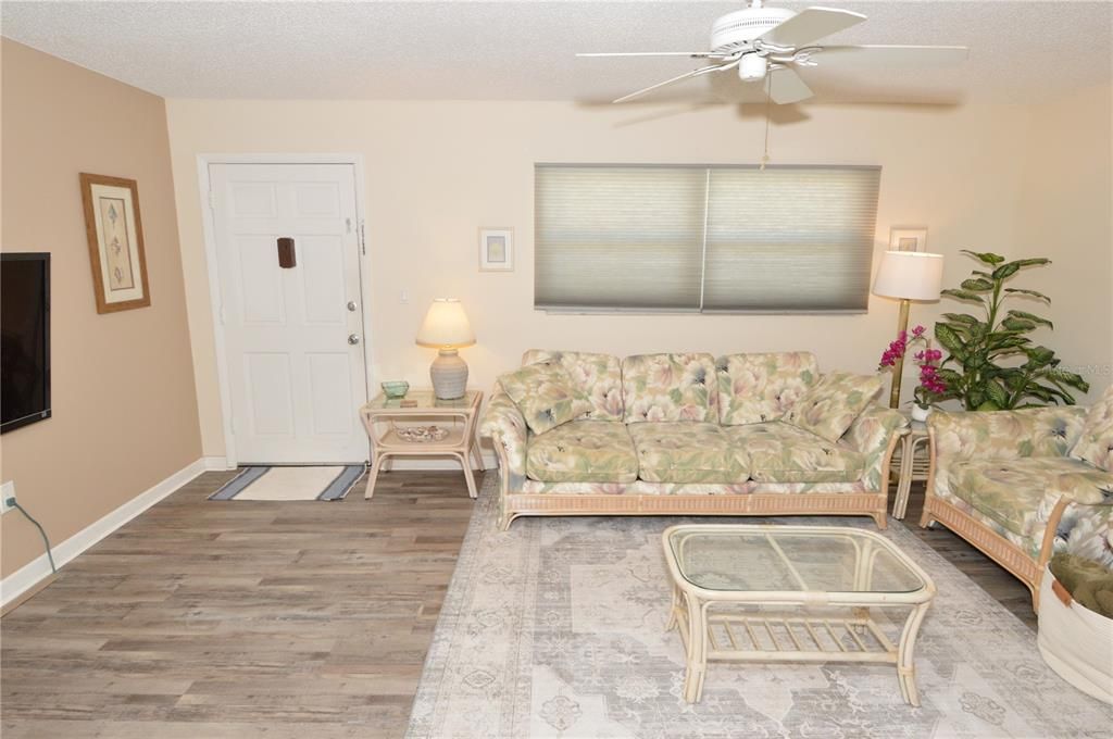 For Rent: $2,000 (1 beds, 1 baths, 747 Square Feet)