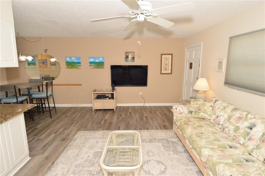 For Rent: $2,000 (1 beds, 1 baths, 747 Square Feet)