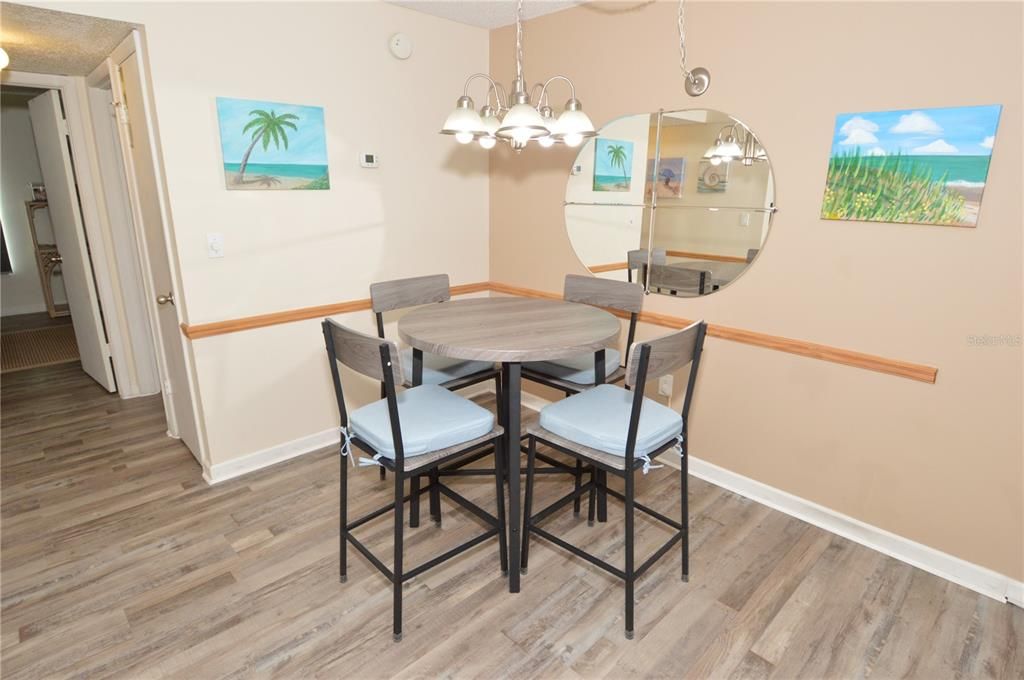 For Rent: $2,000 (1 beds, 1 baths, 747 Square Feet)