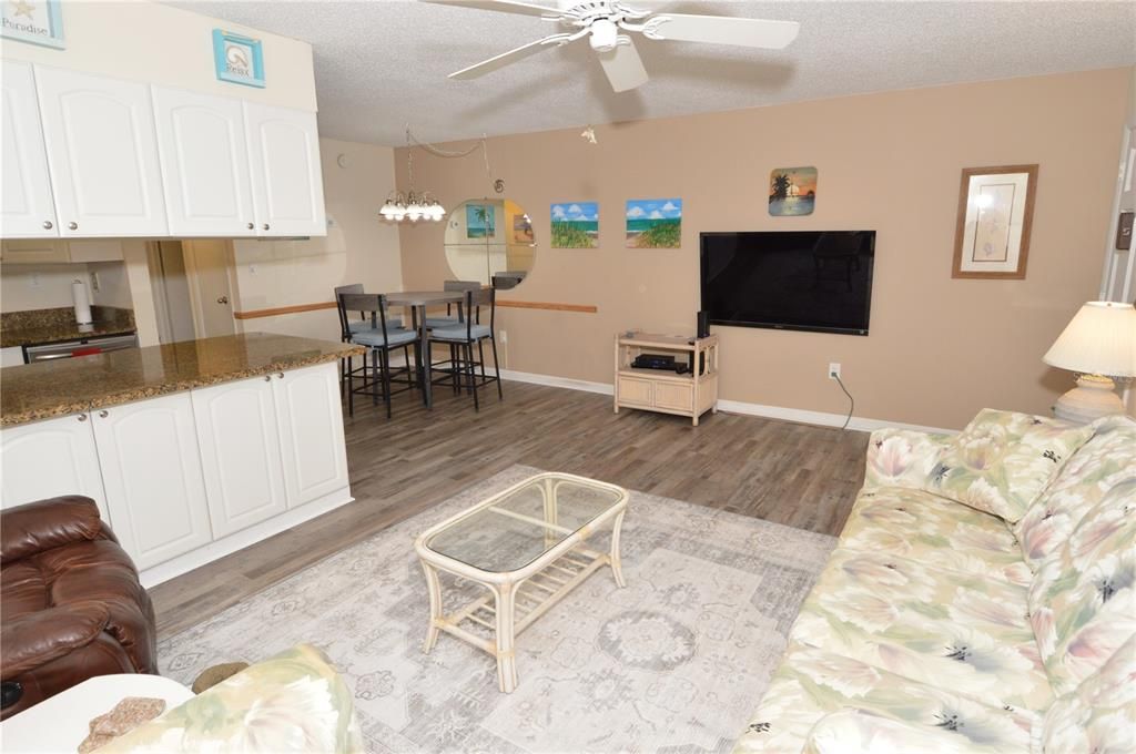 For Rent: $2,000 (1 beds, 1 baths, 747 Square Feet)