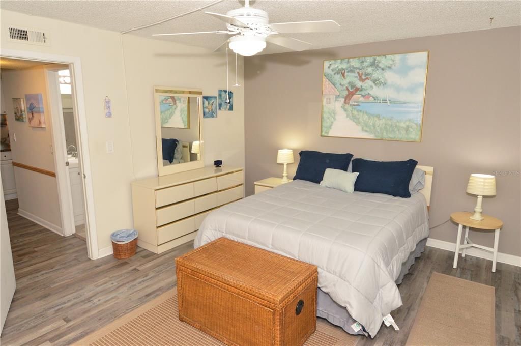 For Rent: $2,000 (1 beds, 1 baths, 747 Square Feet)