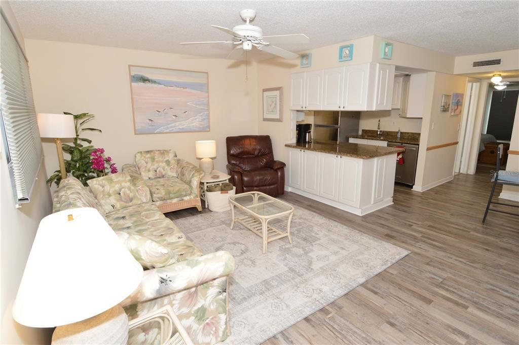 For Rent: $2,000 (1 beds, 1 baths, 747 Square Feet)